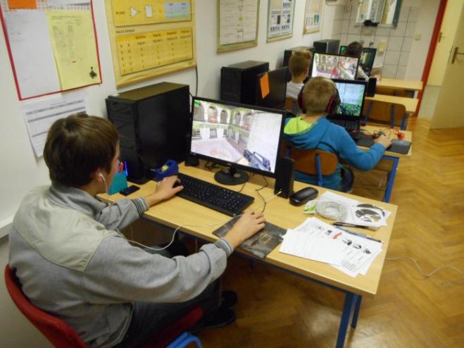 Općina Oriovac donirala novu informatičku opremu školama u Oriovcu i Lužanima