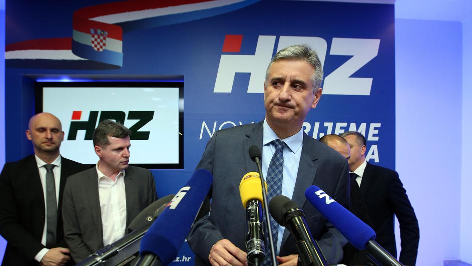 Karamarko podnio ostavku, Petrov uvjetuje: ili Orešković ili novi zbori