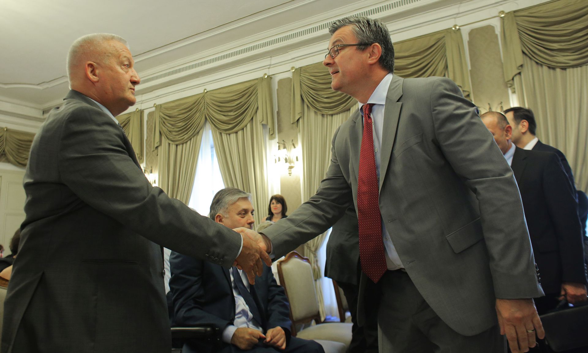 Premijer Orešković s braniteljima: 'očekujem da će Srbija poštivati uvjete za nastavak pregovora s EU'