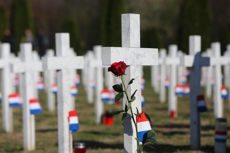 25 godina od stradanja Vukovara - 120 tisuća ljudi u Koloni sjećanja