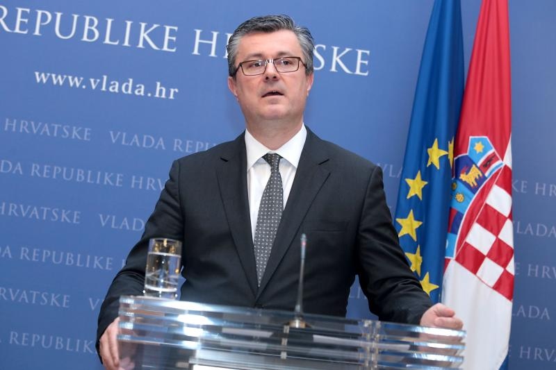 Premijer Orešković poručio: 'ova vlada će slomiti javni dug!'