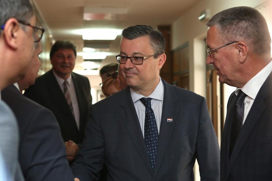 Premijer Orešković poručio iz Splita: 'nećemo prodavati strateška poduzeća'