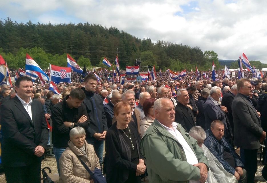 Više od 20.000 ljudi na Bleiburškom polju, na komemoraciji i gotovo cijeli državni vrh
