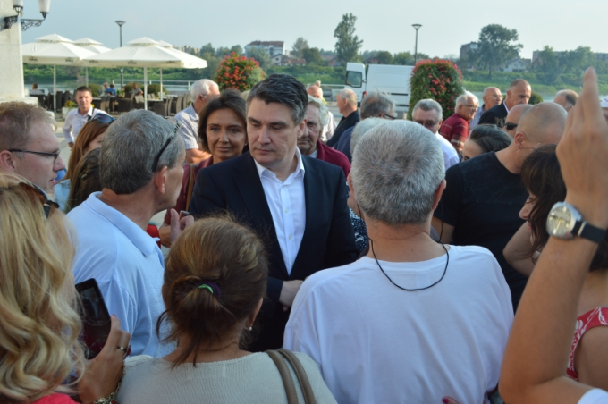 IZBORI 2016. - Predizborni skup Narodne koalicije u Slavonskom Brodu