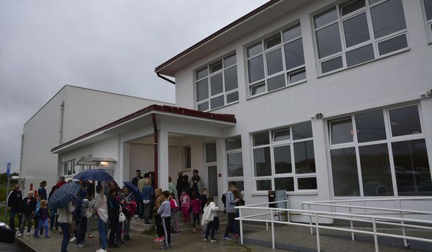 APSURDI BIROKRACIJE - Učenici u Podcrkavlju imaju novu školu, a na nastavu još idu u staru