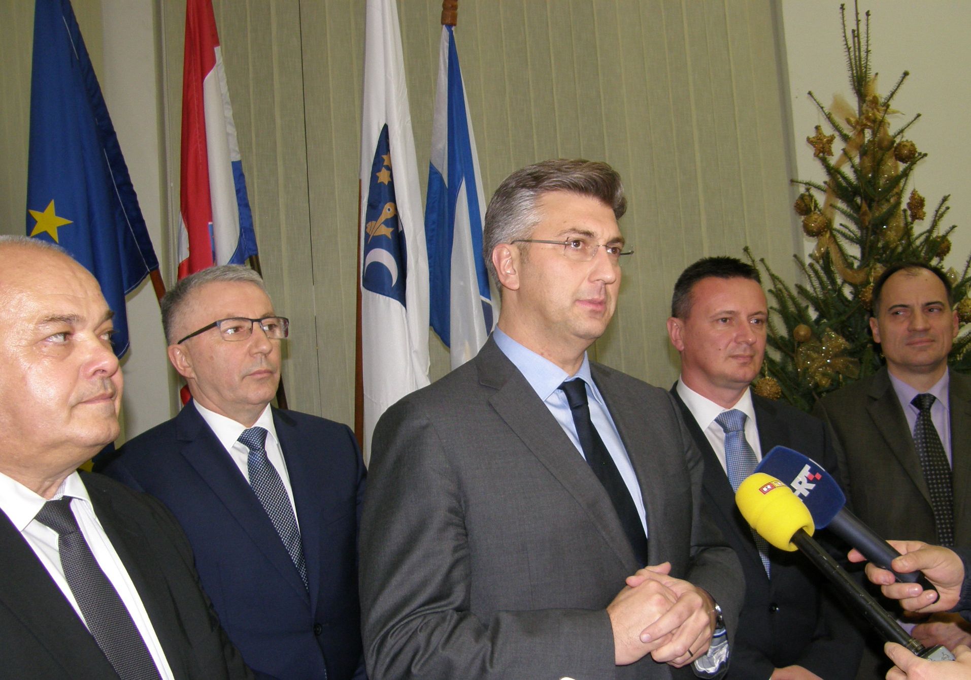 Premijer Plenković u Slavonskom Brodu: onečišćenje zraka prioritetan je problem, Vlada će poduzeti sve da se to što prije riješi