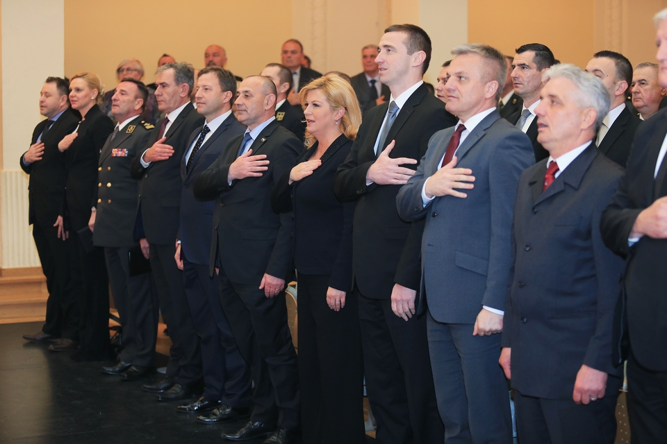 DAN VUKOVARSKIH BRANITELJA - Predsjednica RH: Očekujem da se pravdi privedu odgovorni za zločine u Vukovaru